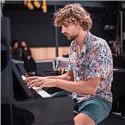 Compositeur & Sound Designer pour les jeux vidéos, producteur de musique électronique et instrumentiste. Maîtrise total d'Ableton